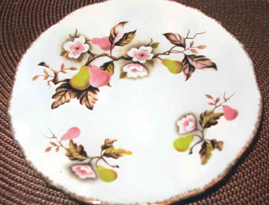 Ne4254 Saucer by Lefton-1