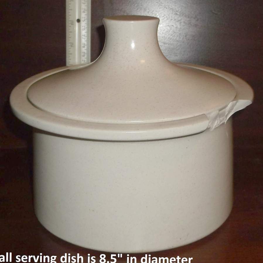 Lunar Range Pale Oatmeal 1.50 Pt Round Covered Casserole by Lauffer-1