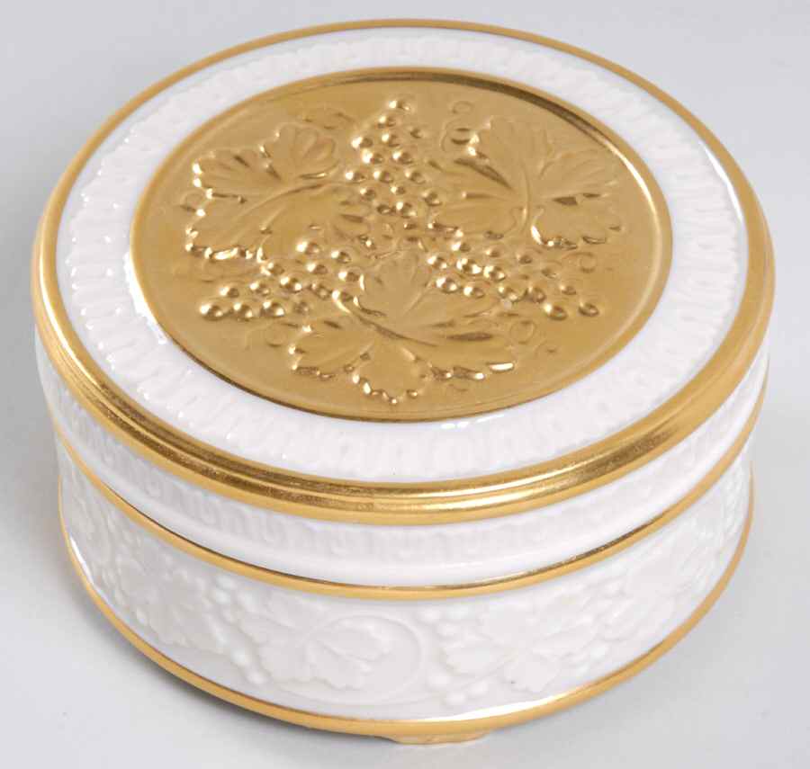 Beverly Collection (Embossed) Candy Box & Lid by Lenox-1