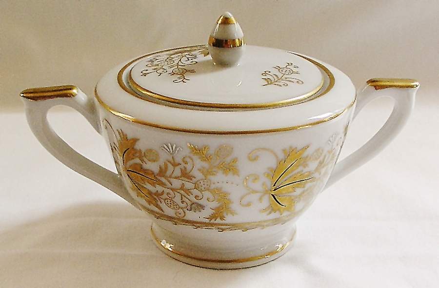 1669 Sugar Bowl & Lid by Lefton-1