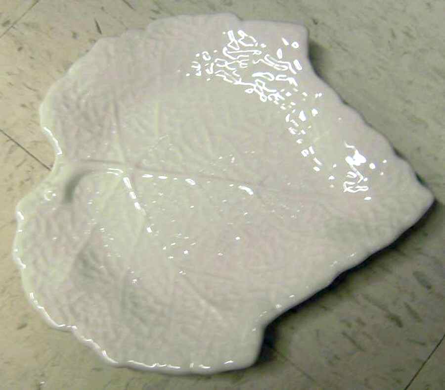 LGA57 Leaf Shape Salad Plate by Laurie Gates-1