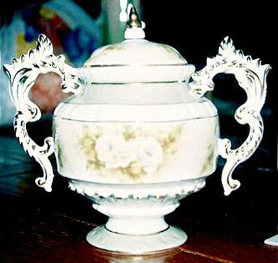 CX952 Sugar Bowl & Lid by China (Made in China)-1