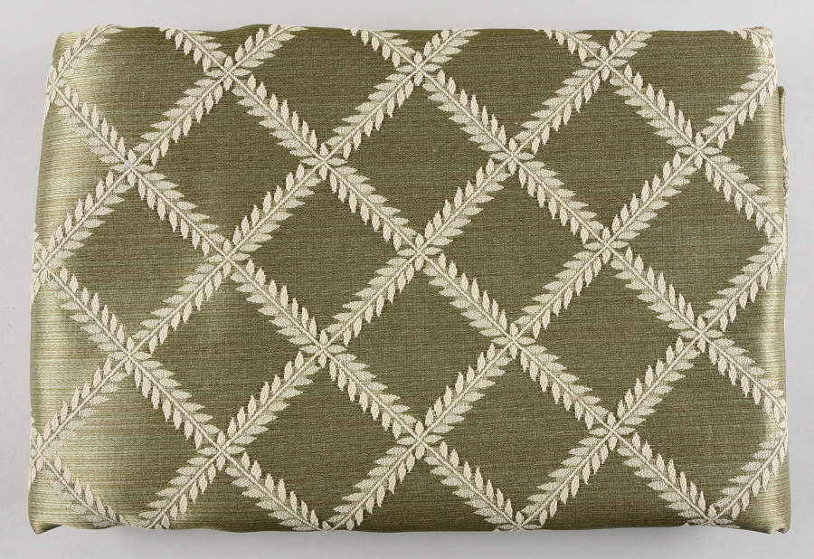 Laurel Leaf 90" Round Tablecloth by Lenox-1