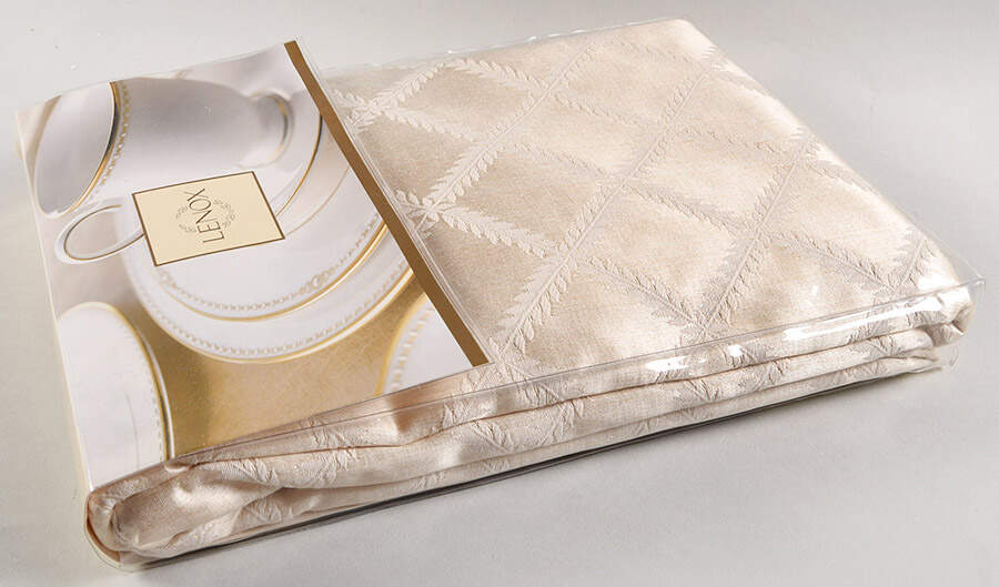 Laurel Leaf 70" x 104" Oblong Tablecloth by Lenox-1