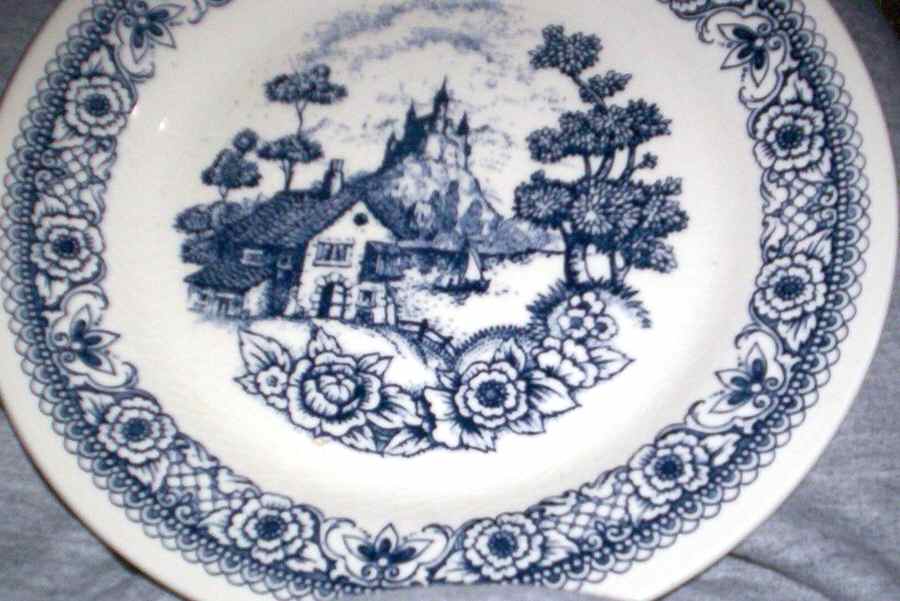 LZC1 Dinner Plate by Lozapenco-1