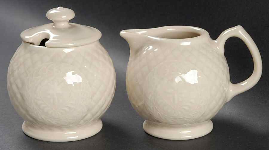 American Craft Originals Creamer & Sugar with Lid (Box Set) by Longaberger-1