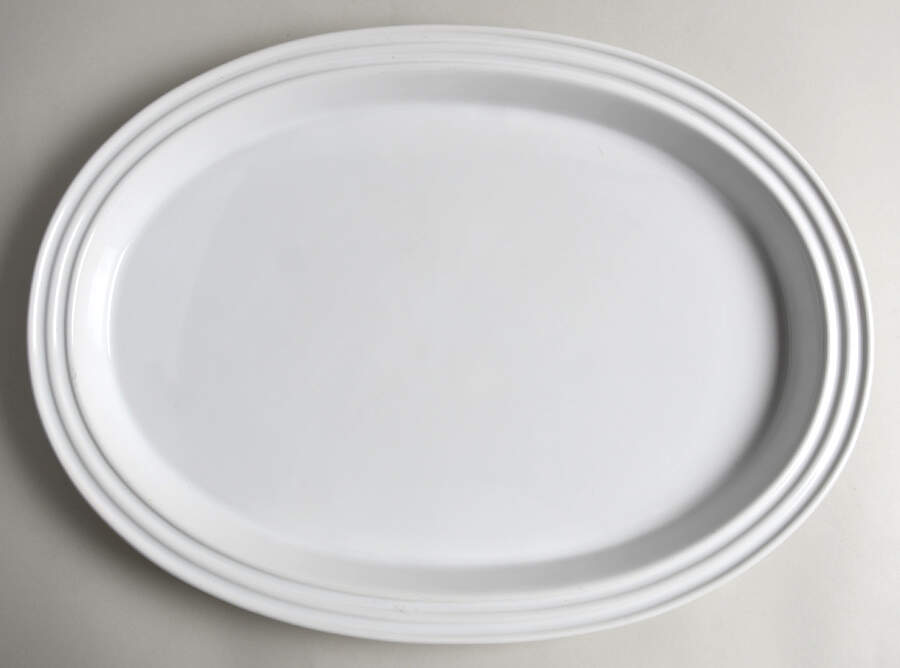 White 18" Oval Serving Platter by Le Creuset-1