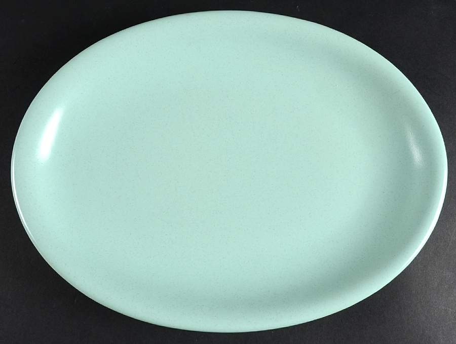LIE11 Green 14" Oval Serving Platter by Libbey-1