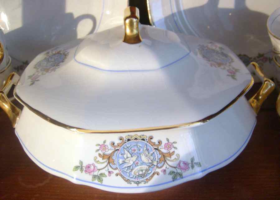 LIA127 Round Covered Vegetable by Limoges-American-1