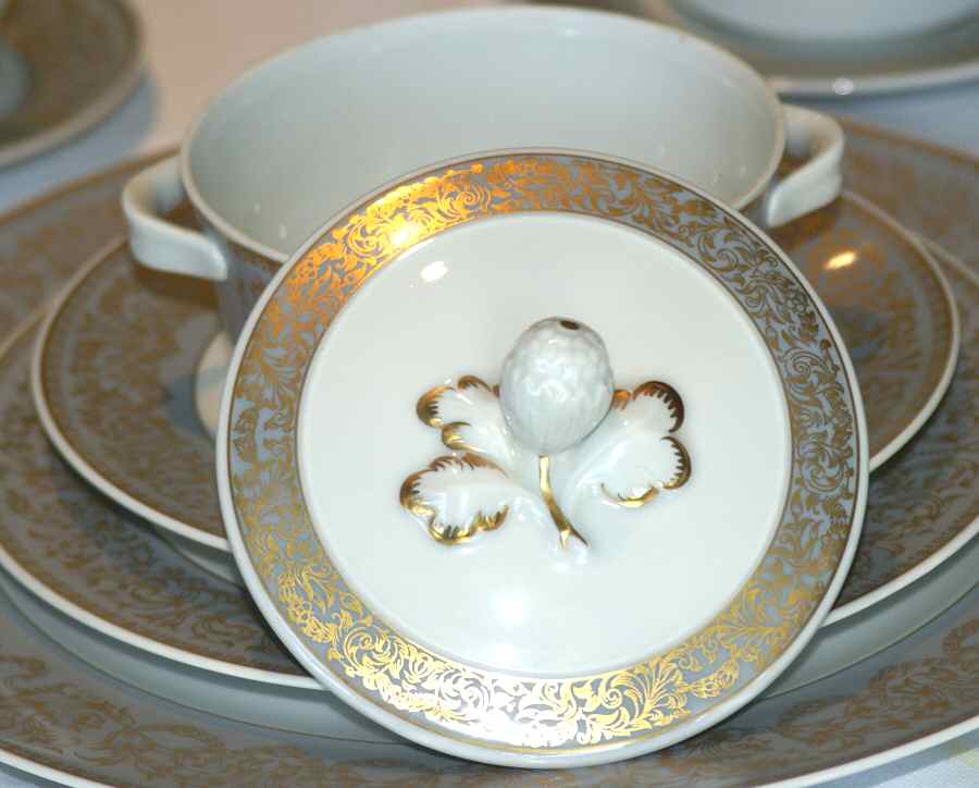 LAG54 Cream Soup Bowl & Saucer Set with Lid by Langenthal-1