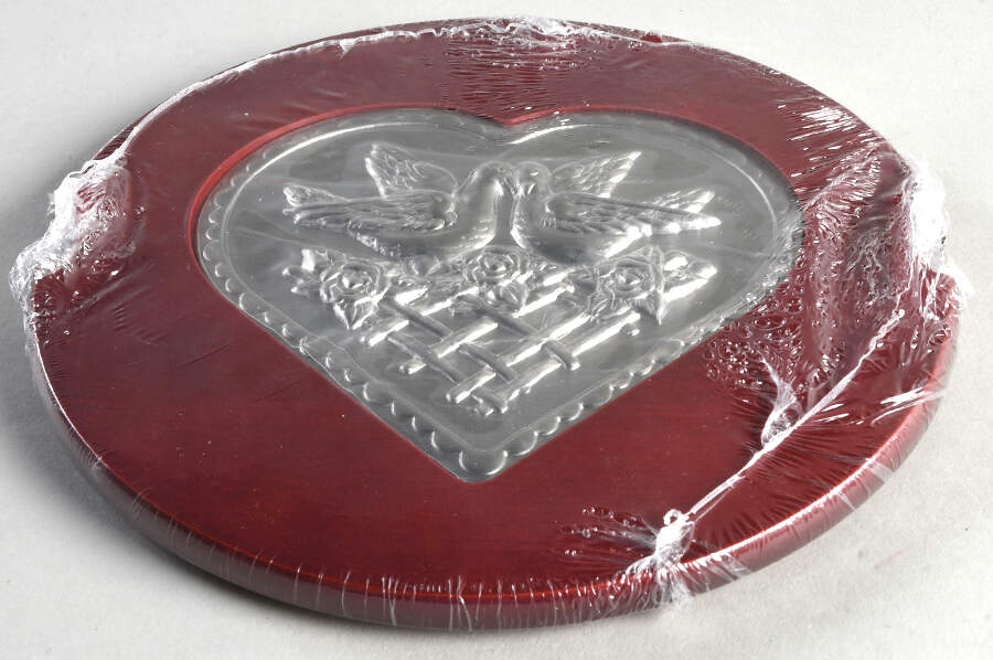 Baskets Lid w/Metal Insert for Be My Valentine Basket by Longaberger-1