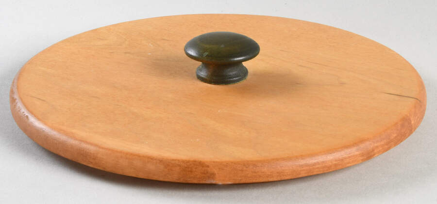Baskets Green Knob Lid for Jingle Bell Basket by Longaberger-1
