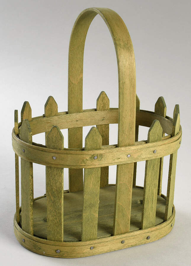 Baskets 2007 Easter Small Oval Picket Basket by Longaberger-1