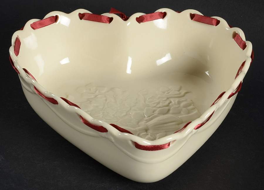 Baskets Sweetest Heart Dish by Longaberger-1