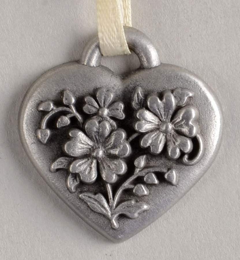 Baskets Bouquet Heart Basket Charm Tie-On by Longaberger-1