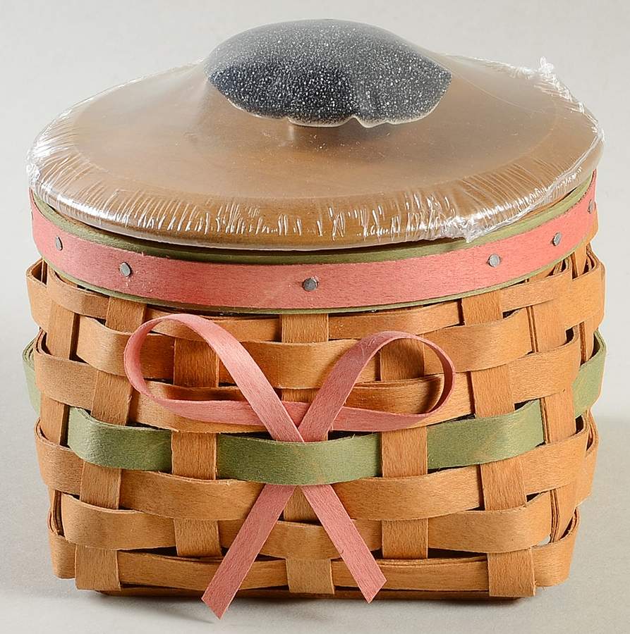 Baskets 2009 Mother's Day Basket & Lid with Protector by Longaberger-1