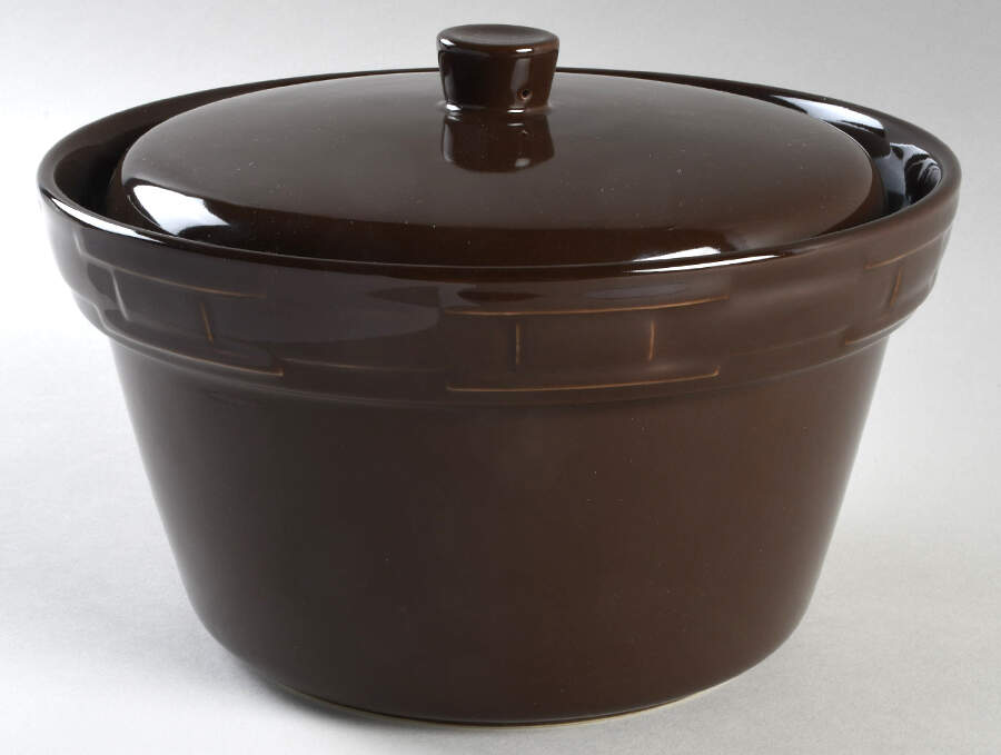Woven Traditions Chocolate 2 Qt Round Covered Casserole by Longaberger-1