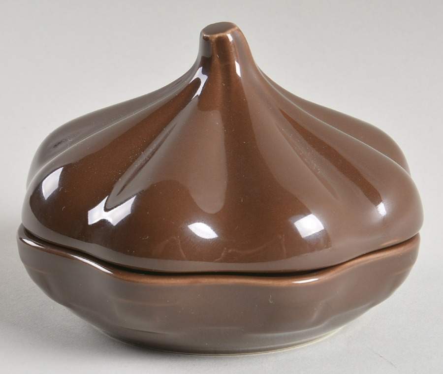 Woven Traditions Chocolate Garlic Baker & Lid by Longaberger-1