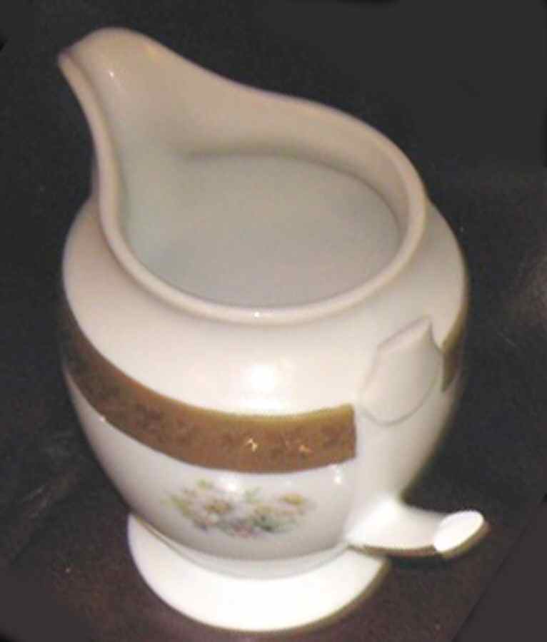 LIM516 Creamer by Limoges-French-1