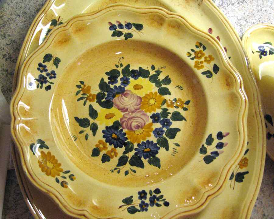 LON20 Dinner Plate by Longchamp-1