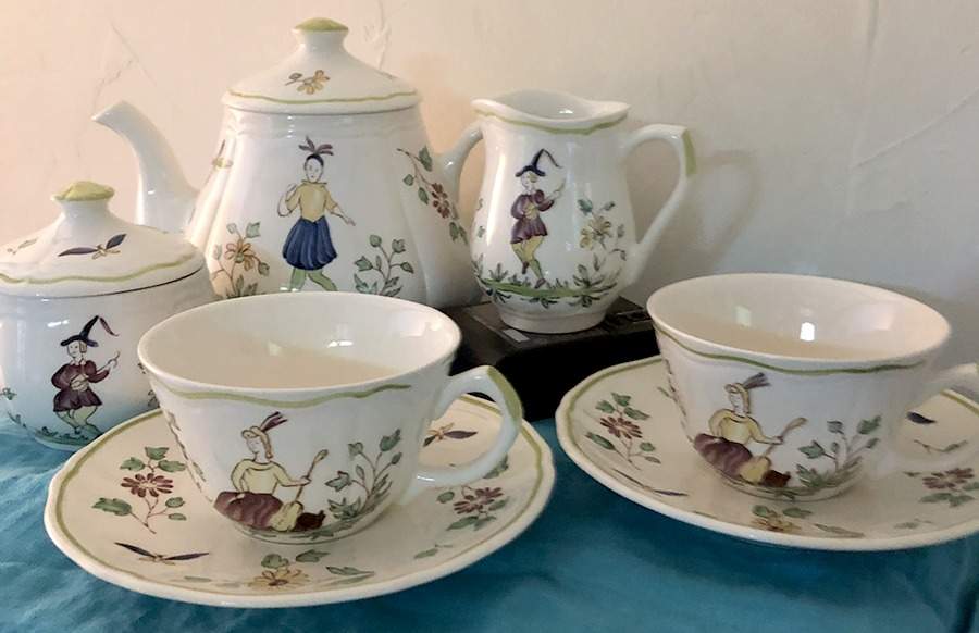 LON21 Flat Cup & Saucer Set by Longchamp-1
