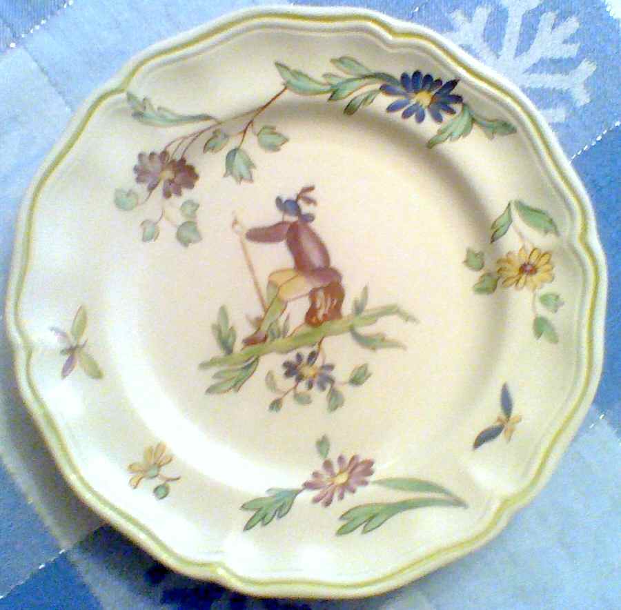 LON21 Dinner Plate by Longchamp-1