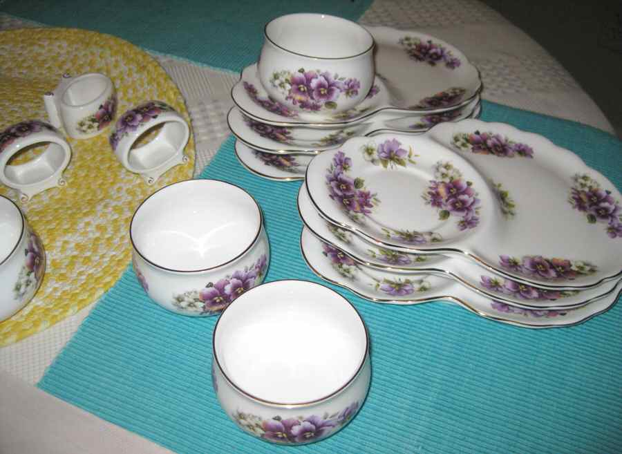 Pansy Snack Plate & Cup Set by Leonardo Canziani-1