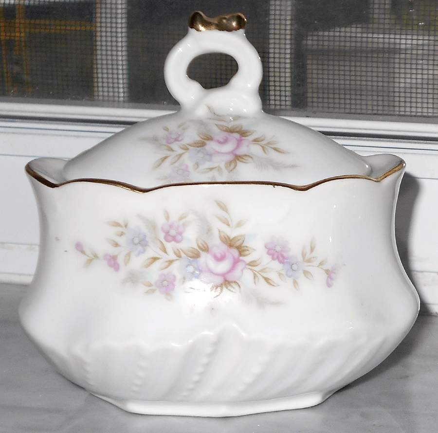 6841 Mini Sugar Bowl & Lid by Lefton-1