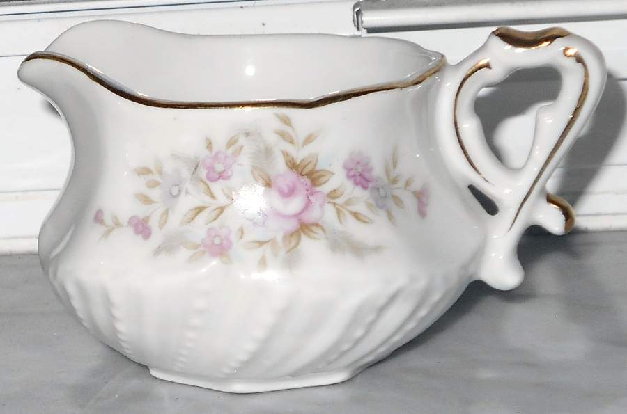 6841 Mini Creamer by Lefton-1