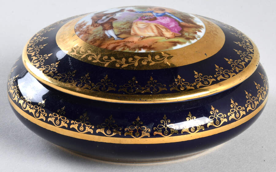 LIM533 Round Box & Lid by Limoges-French-1