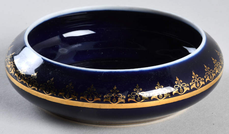 LIM533 Round Box No Lid by Limoges-French-1