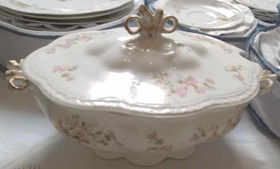 LAT121 Oval Covered Vegetable by Latrille-1