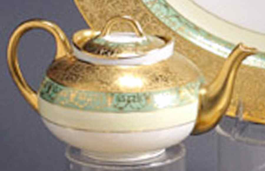 LIM560 Teapot & Lid by Limoges-French-1
