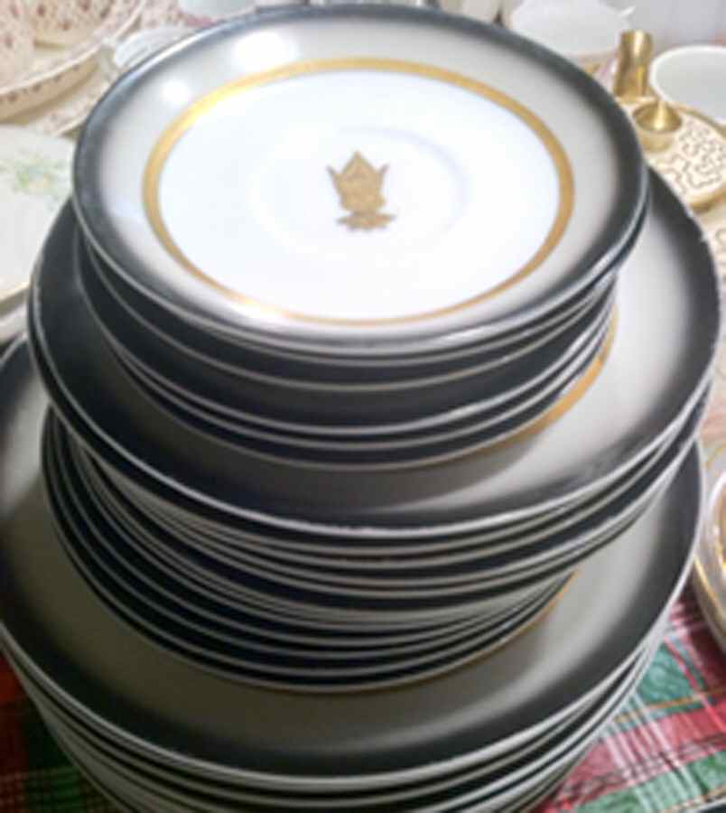 LIY8 Saucer by Lily-1