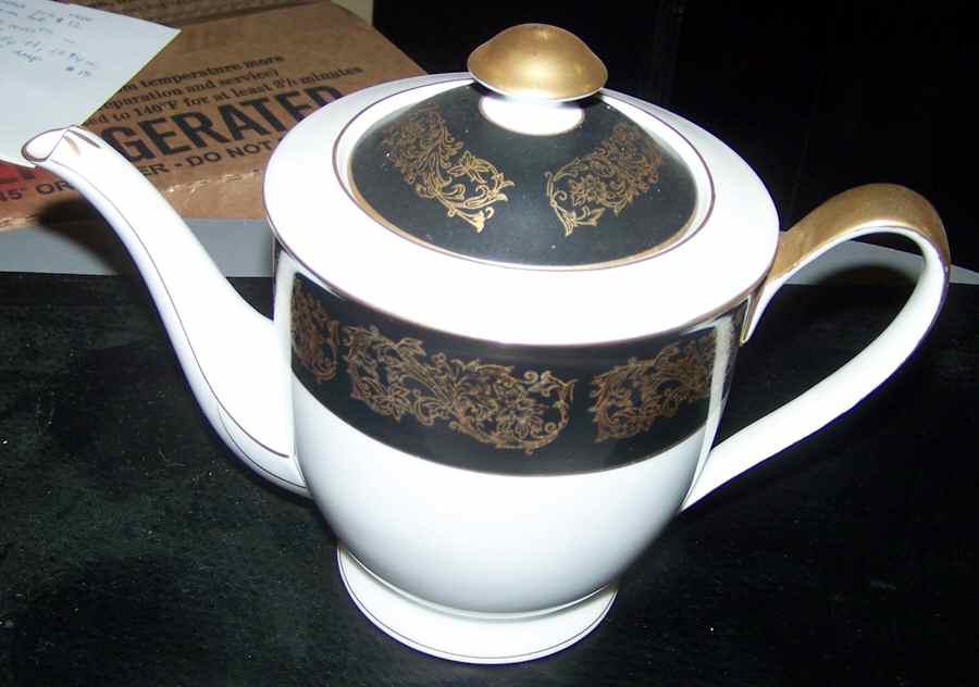 Windsor Teapot & Lid by Linden-1