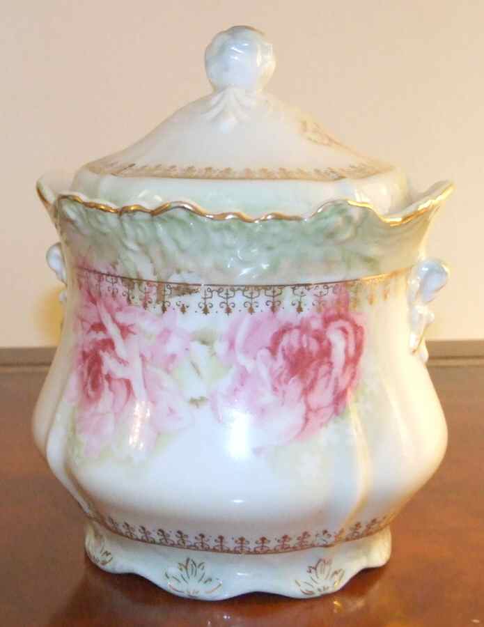 6130 Sugar Bowl & Lid by Lefton-1