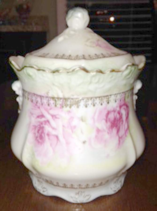 LEF118 Sugar Bowl & Lid by Lefton-1