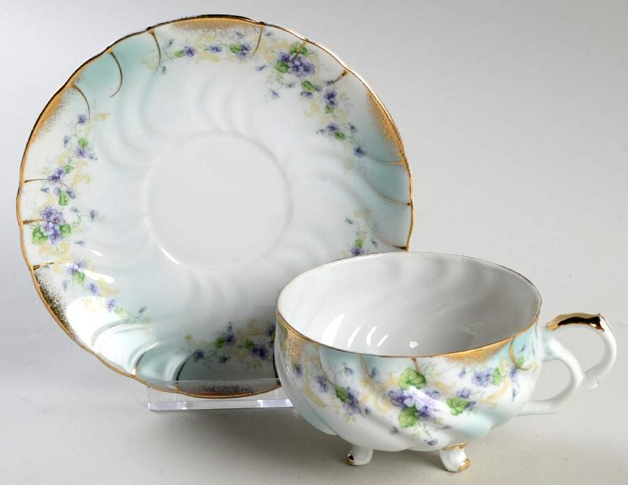 1076V Footed Cup & Saucer Set by Lefton-1