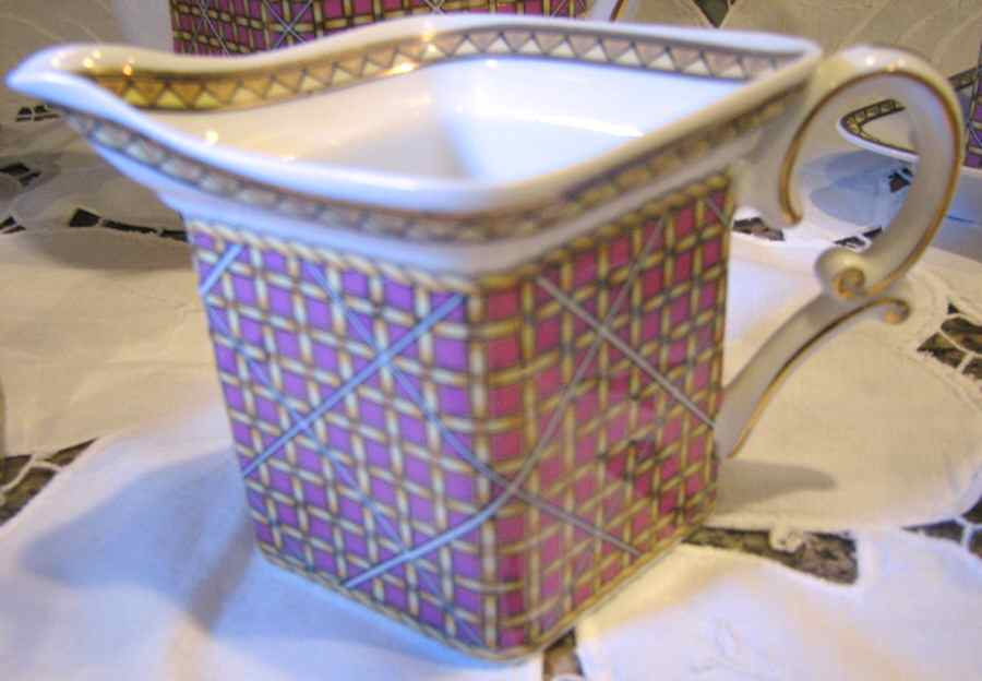 LIM586 Creamer by Limoges-French-1