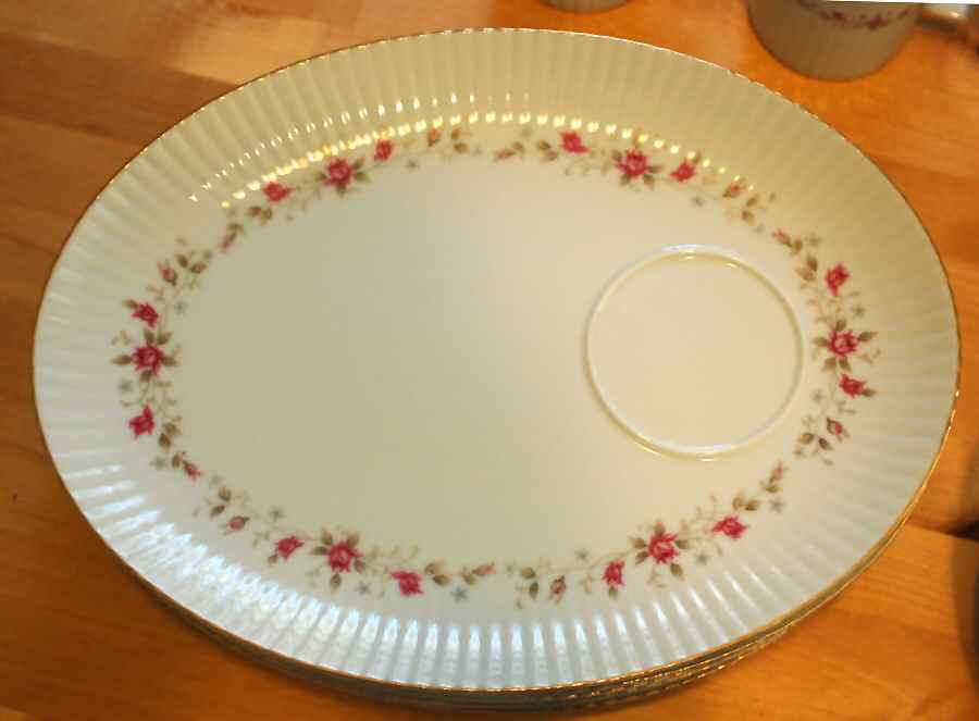 Garland Rose Snack Plate by Laurel (Japan)-1