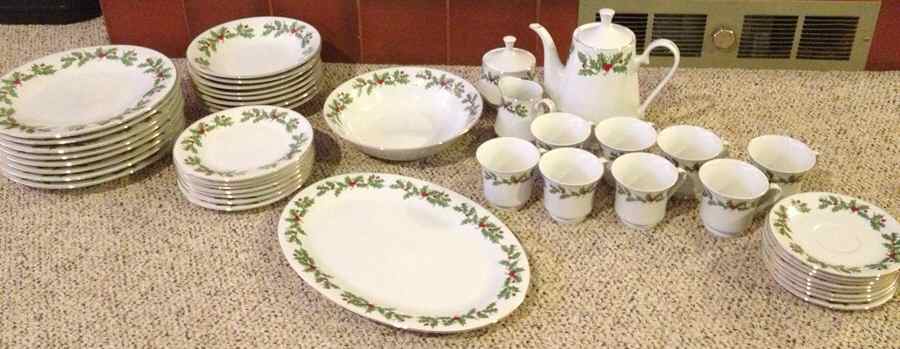 Christmass Tiding Dinner Plate by Lynn's China-1