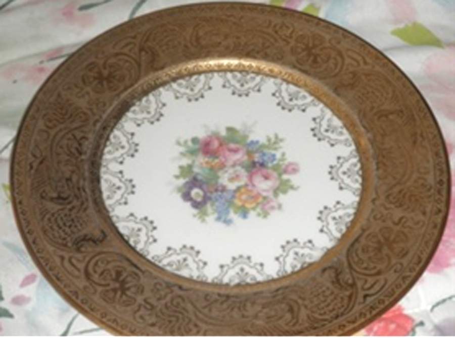 LBC18 Dinner Plate by LBC (Royal Crown)-1