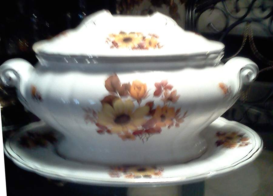 1321 Tureen & Lid w/Underplate by Loucarte (Portugal)-1