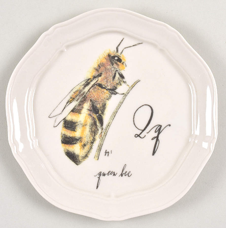 Calligrapher Canape Plate by Linea Carta-1