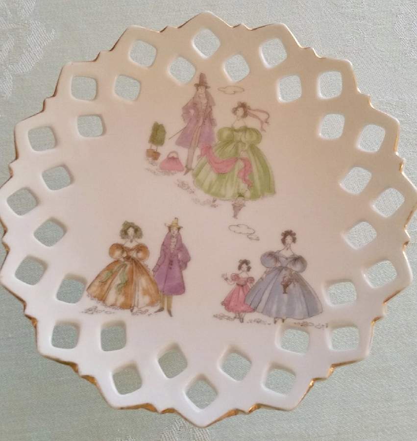 LEF106 7" Diameter Pedestal Cake Stand by Lefton-1