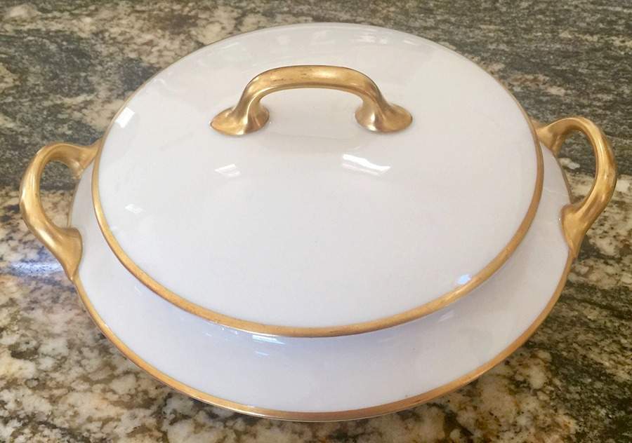 LAT135 Round Covered Vegetable by Latrille-1