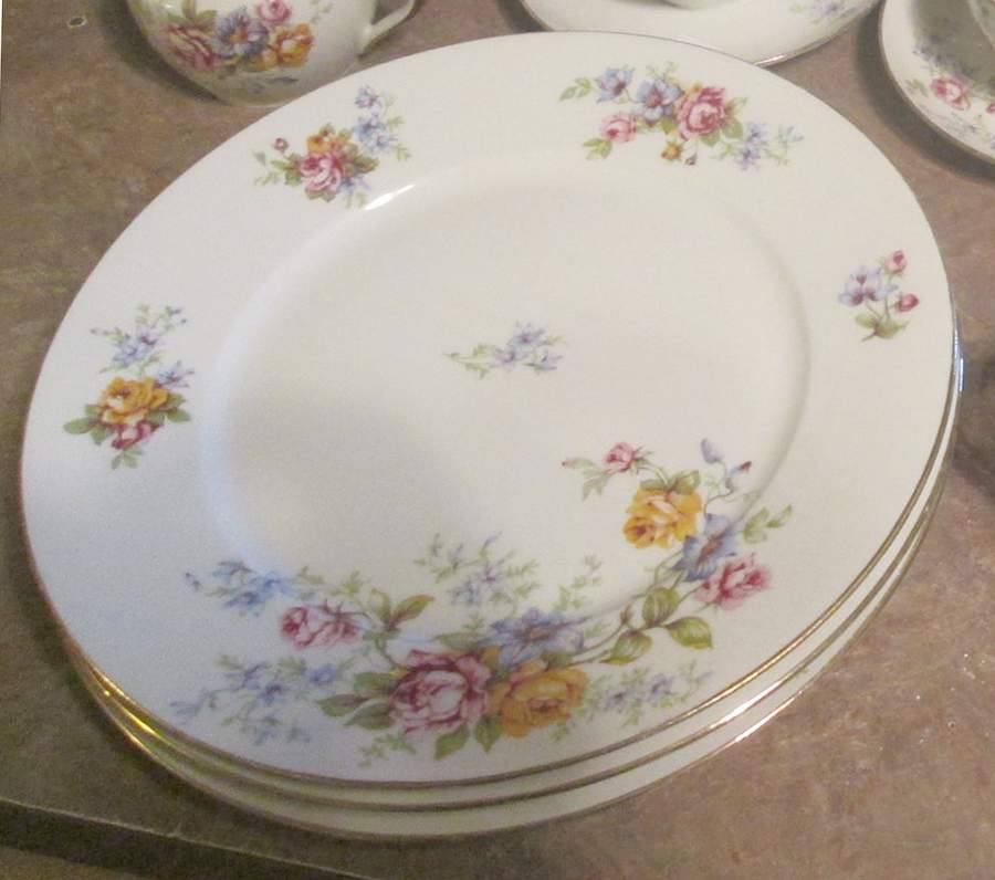 LEG126 Dinner Plate by F Legrand & Cie-1