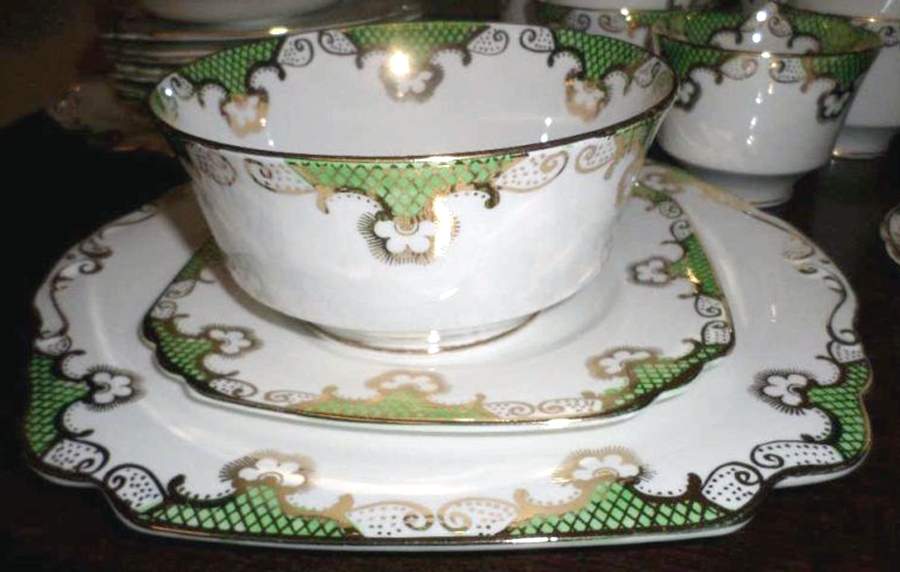 L1W3 Square Handled Cake Plate by Lawleys-1