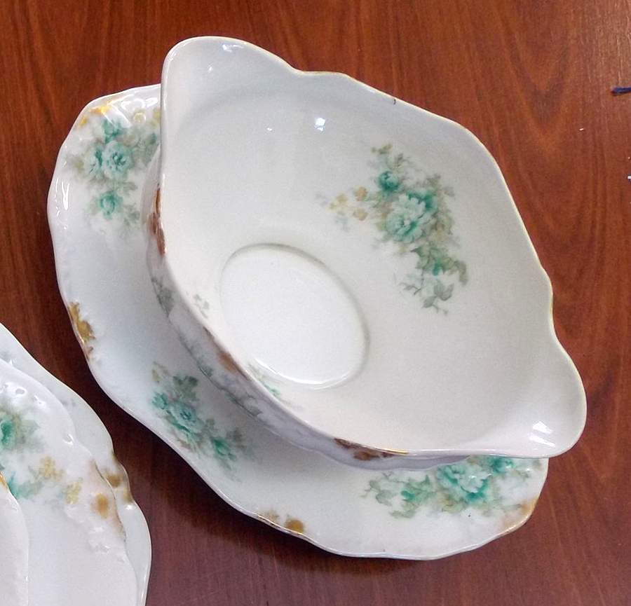 LNT429 Gravy Boat with Attached Underplate by Lanternier-1