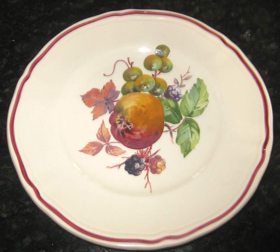 LON24 Dinner Plate by Longchamp-1